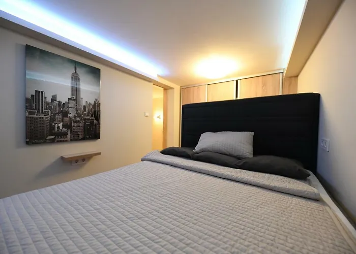 Cosy 2 Bedroom Flat In The Heart Of *