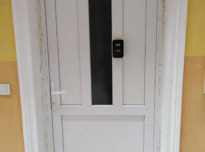 Cosy 2 Bedroom Flat In The Heart Of *