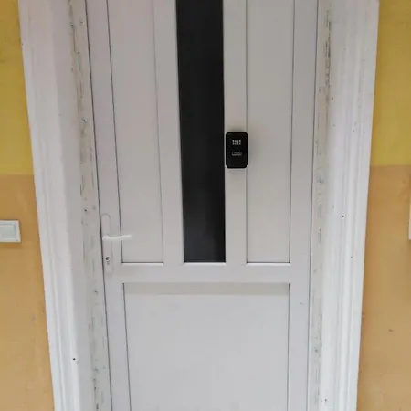 Cosy 2 Bedroom Flat In The Heart Of *